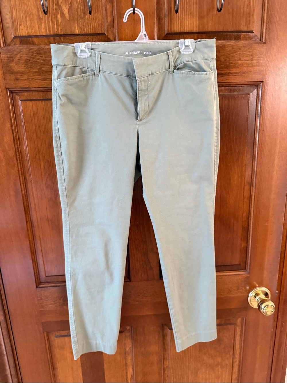 Old Navy Cropped Chino Pants in Sage Green